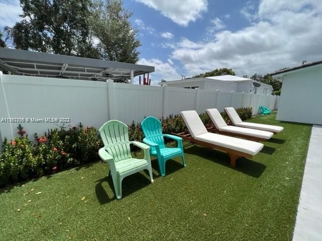 Recently Rented: $9,000 (5 beds, 3 baths, 2265 Square Feet)