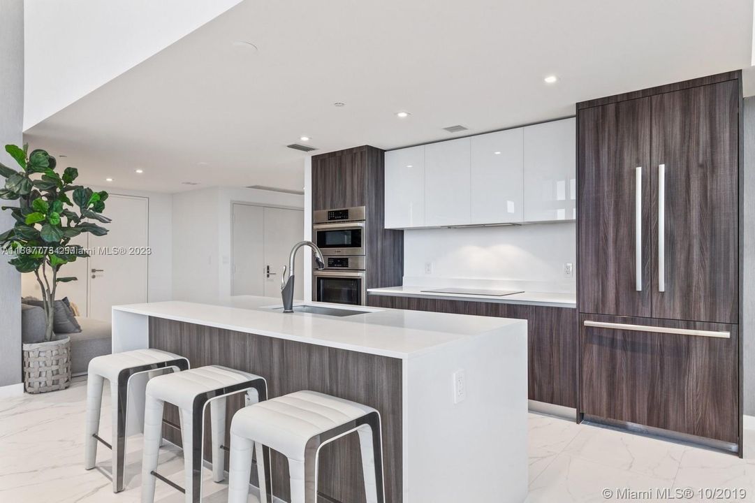 Недавно продано: $2,547,000 (3 спален, 4 ванн, 2018 Квадратных фут)