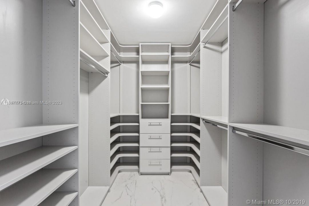 Недавно продано: $2,547,000 (3 спален, 4 ванн, 2018 Квадратных фут)