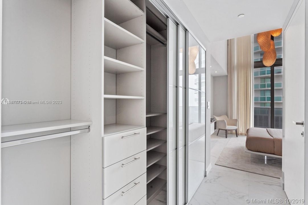 Недавно продано: $2,547,000 (3 спален, 4 ванн, 2018 Квадратных фут)