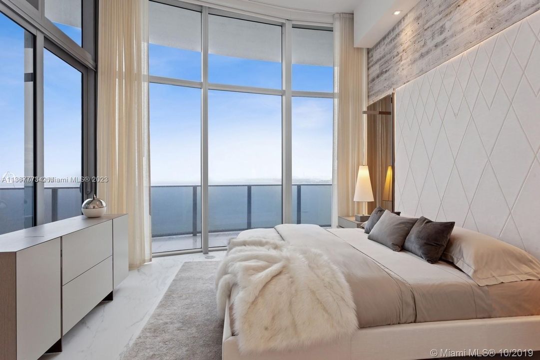 Недавно продано: $2,547,000 (3 спален, 4 ванн, 2018 Квадратных фут)