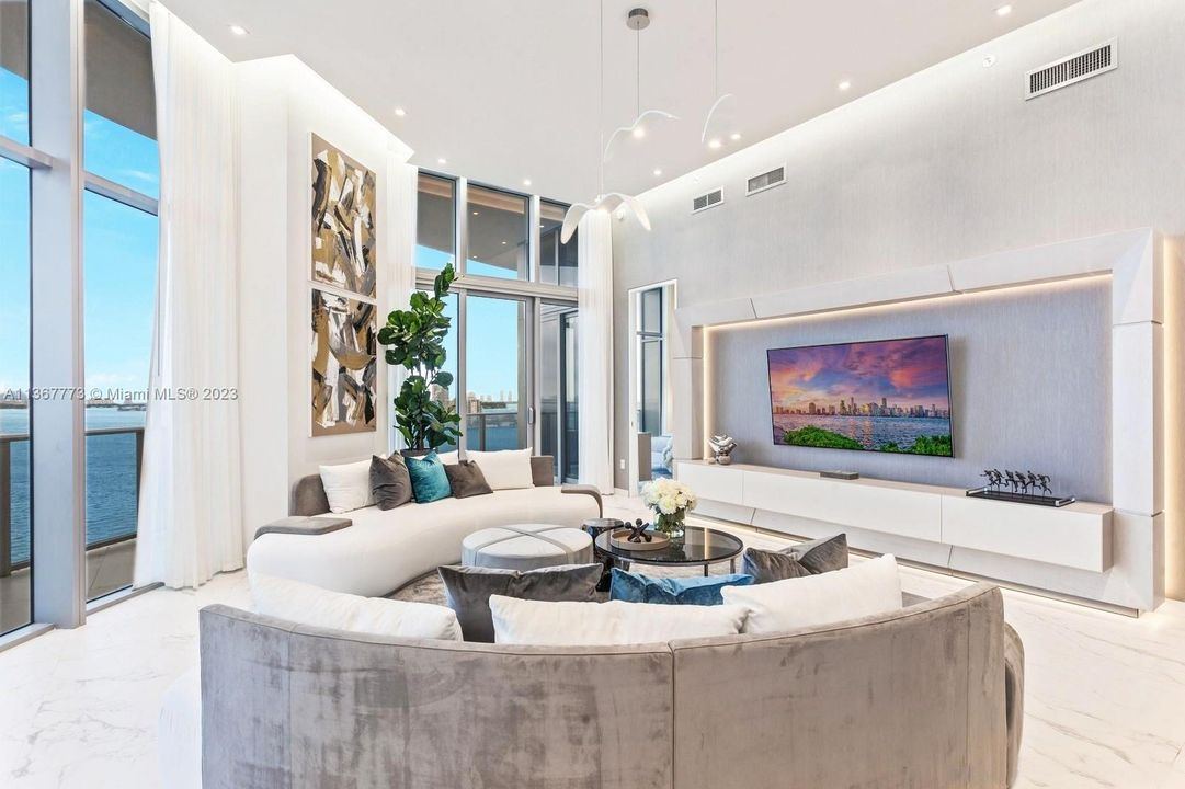 Недавно продано: $2,547,000 (3 спален, 4 ванн, 2018 Квадратных фут)