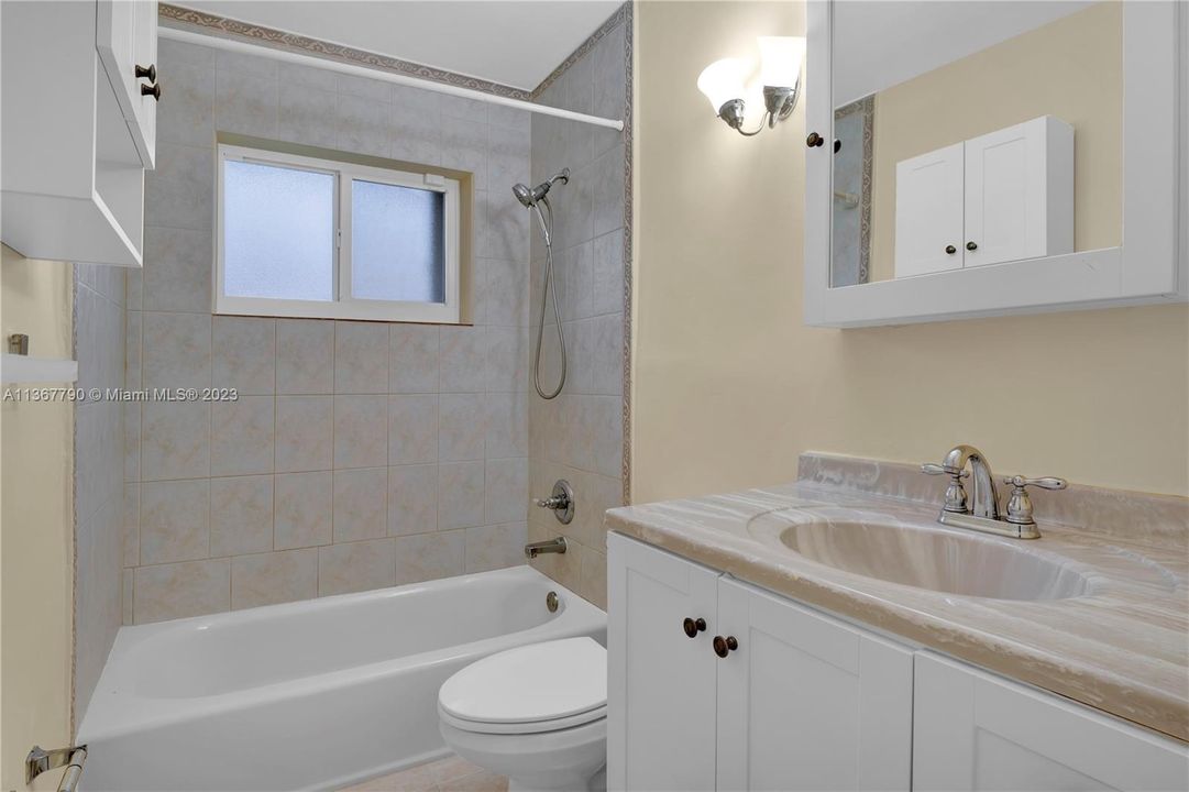 Недавно арендовано: $3,900 (4 спален, 4 ванн, 3135 Квадратных фут)