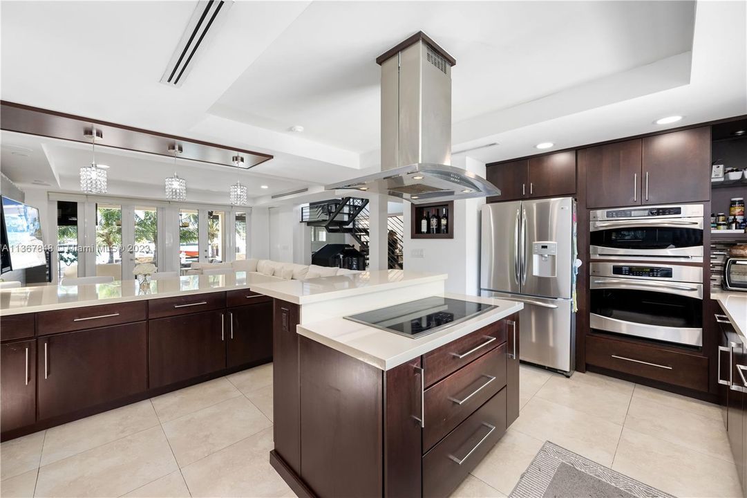 最近售出: $6,955,000 (5 贝兹, 4 浴室, 3840 平方英尺)