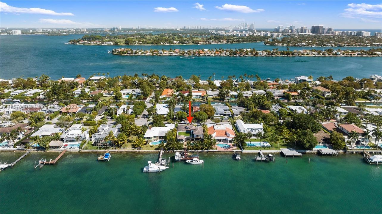 Recently Sold: $6,955,000 (5 beds, 4 baths, 3840 Square Feet)