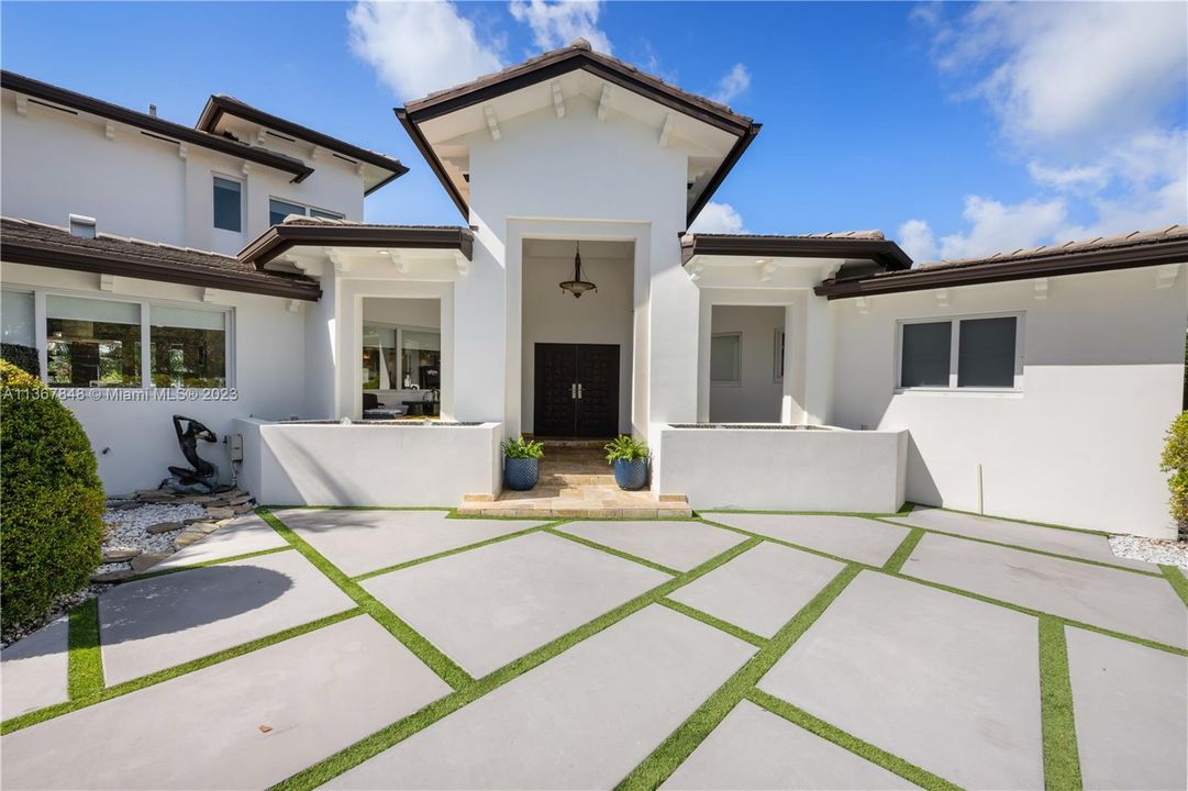 Recently Sold: $6,955,000 (5 beds, 4 baths, 3840 Square Feet)