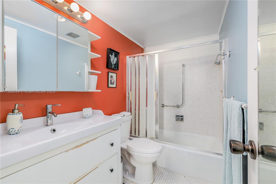 Recently Sold: $435,000 (1 beds, 1 baths, 1054 Square Feet)