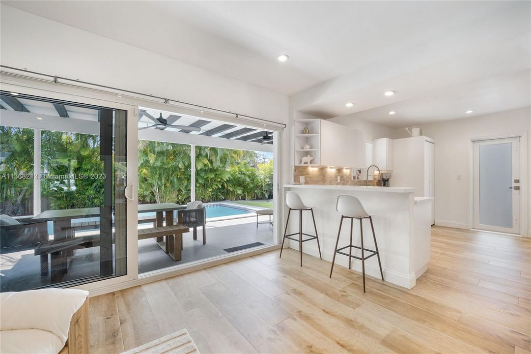 Recently Sold: $1,075,000 (3 beds, 2 baths, 1358 Square Feet)