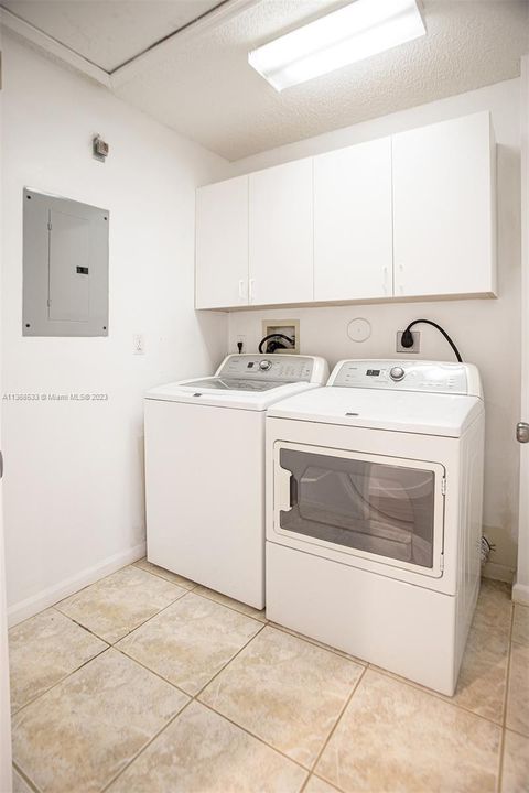 Full Size Washer/Dryer