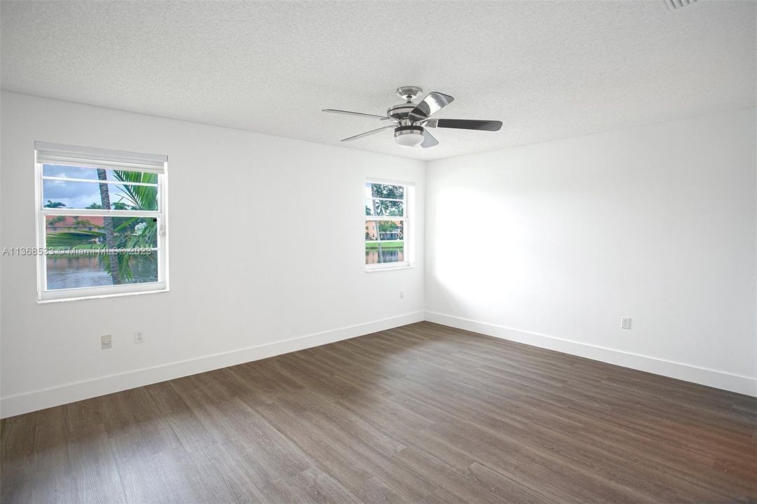 Master Bedroom/Lakeview