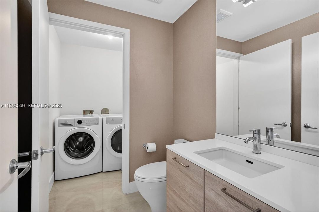 В аренду: $9,500 (3 спален, 3 ванн, 2000 Квадратных фут)