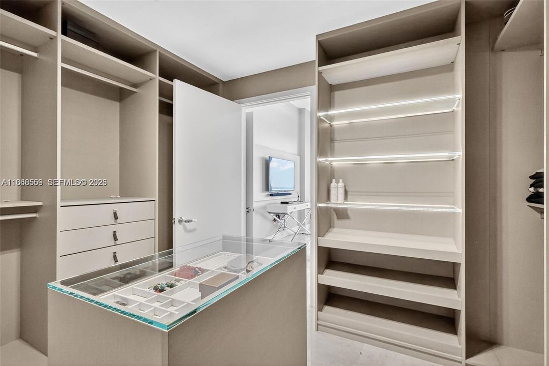 В аренду: $9,500 (3 спален, 3 ванн, 2000 Квадратных фут)