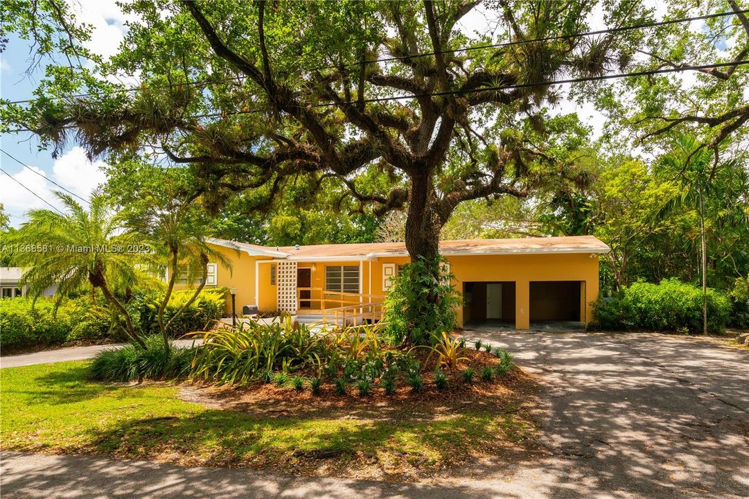 Vendido Recientemente: $899,000 (3 camas, 2 baños, 1928 Pies cuadrados)