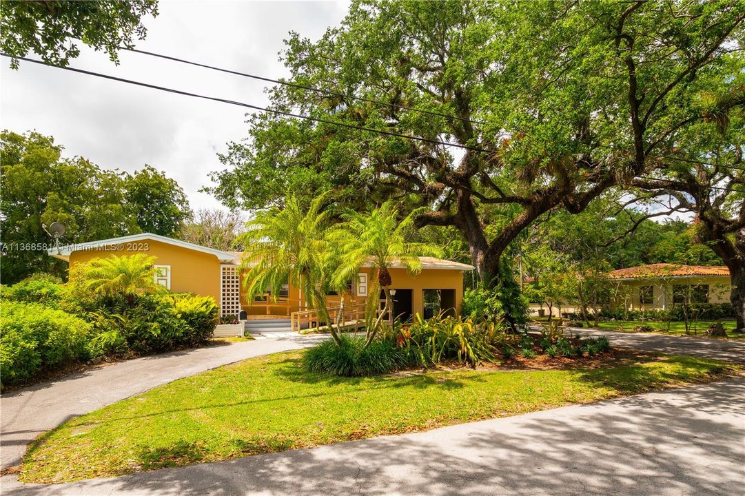 Vendido Recientemente: $899,000 (3 camas, 2 baños, 1928 Pies cuadrados)