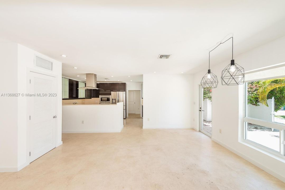 Recently Sold: $2,650,000 (4 beds, 3 baths, 1980 Square Feet)