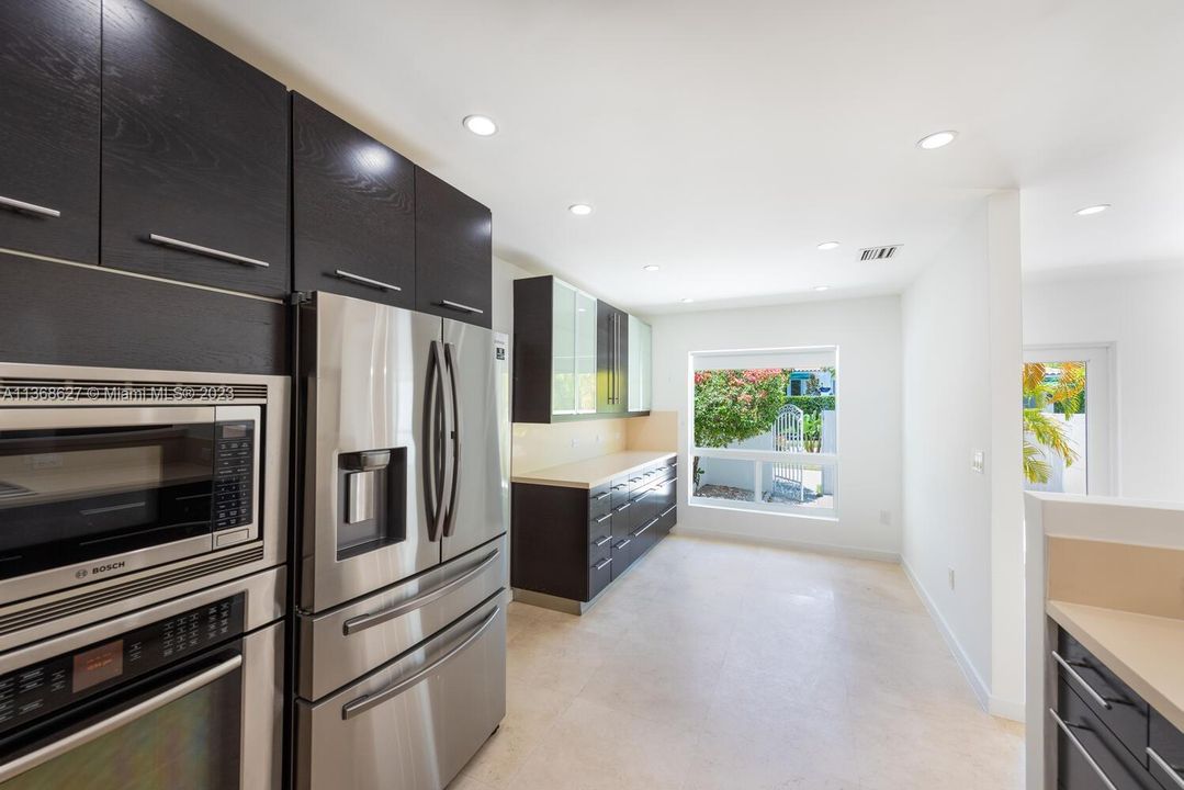 Recently Sold: $2,650,000 (4 beds, 3 baths, 1980 Square Feet)