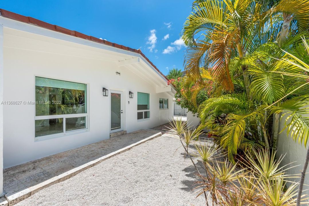 Recently Sold: $2,650,000 (4 beds, 3 baths, 1980 Square Feet)