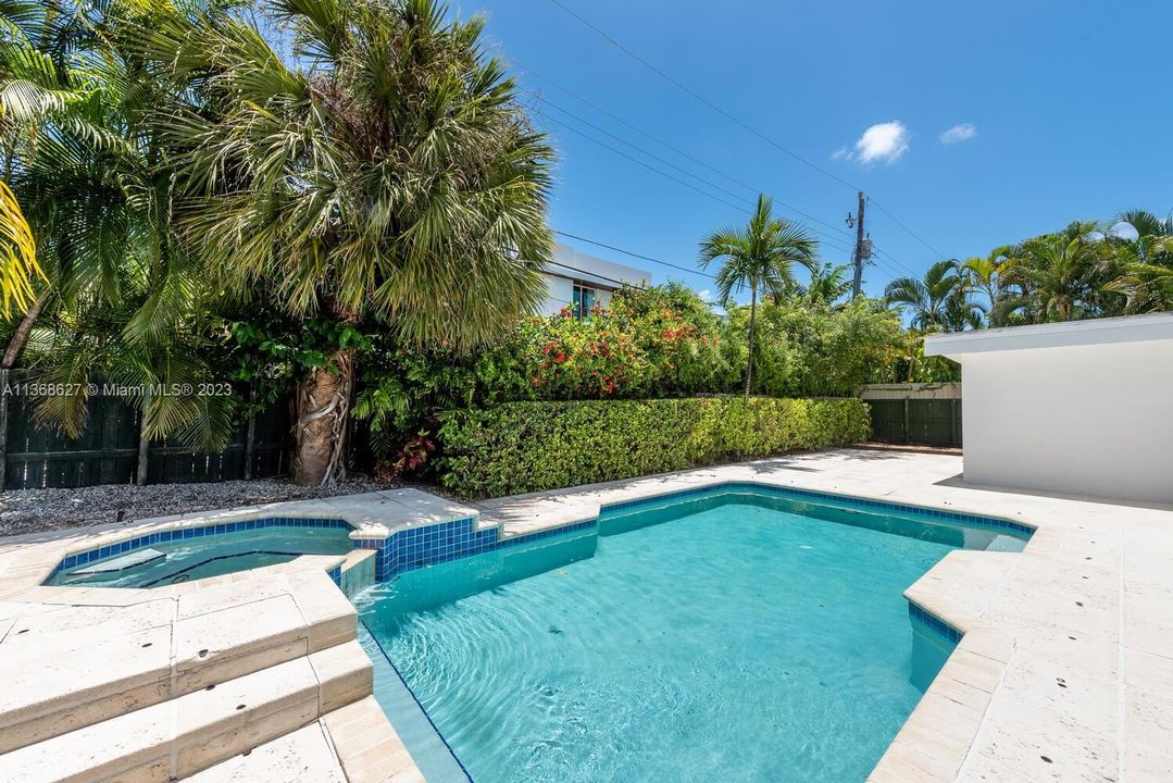 Recently Sold: $2,650,000 (4 beds, 3 baths, 1980 Square Feet)