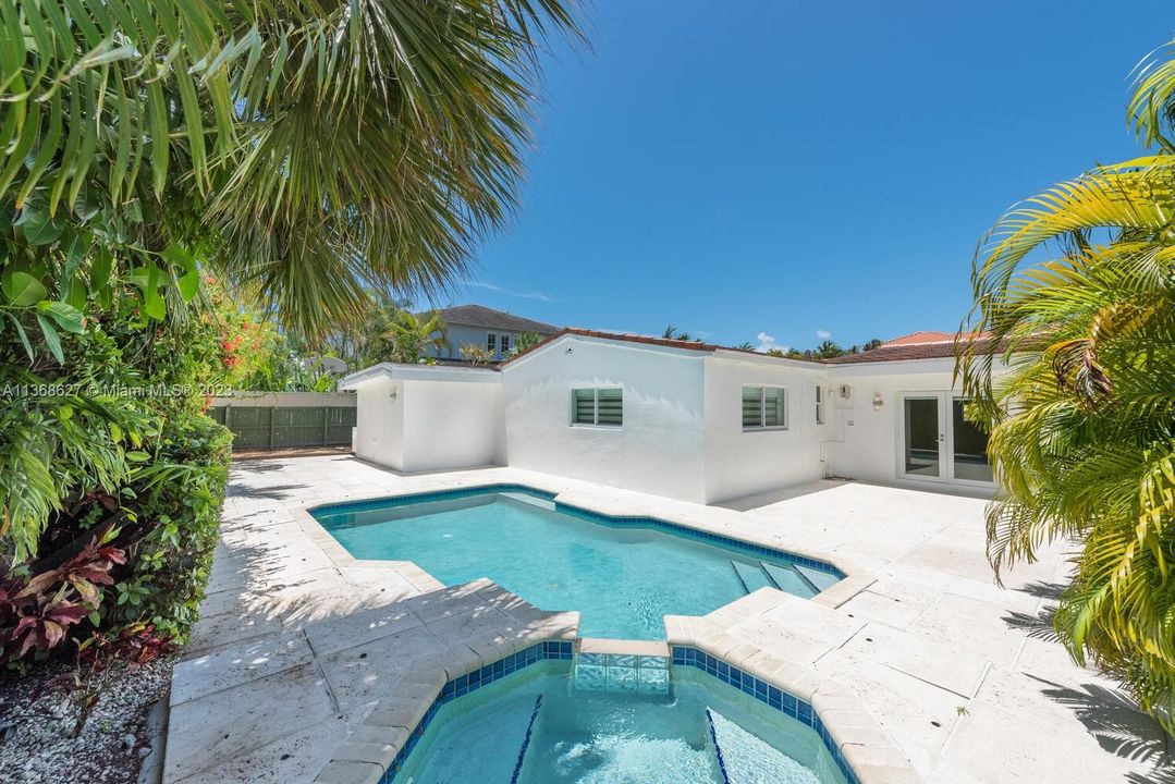 Recently Sold: $2,650,000 (4 beds, 3 baths, 1980 Square Feet)
