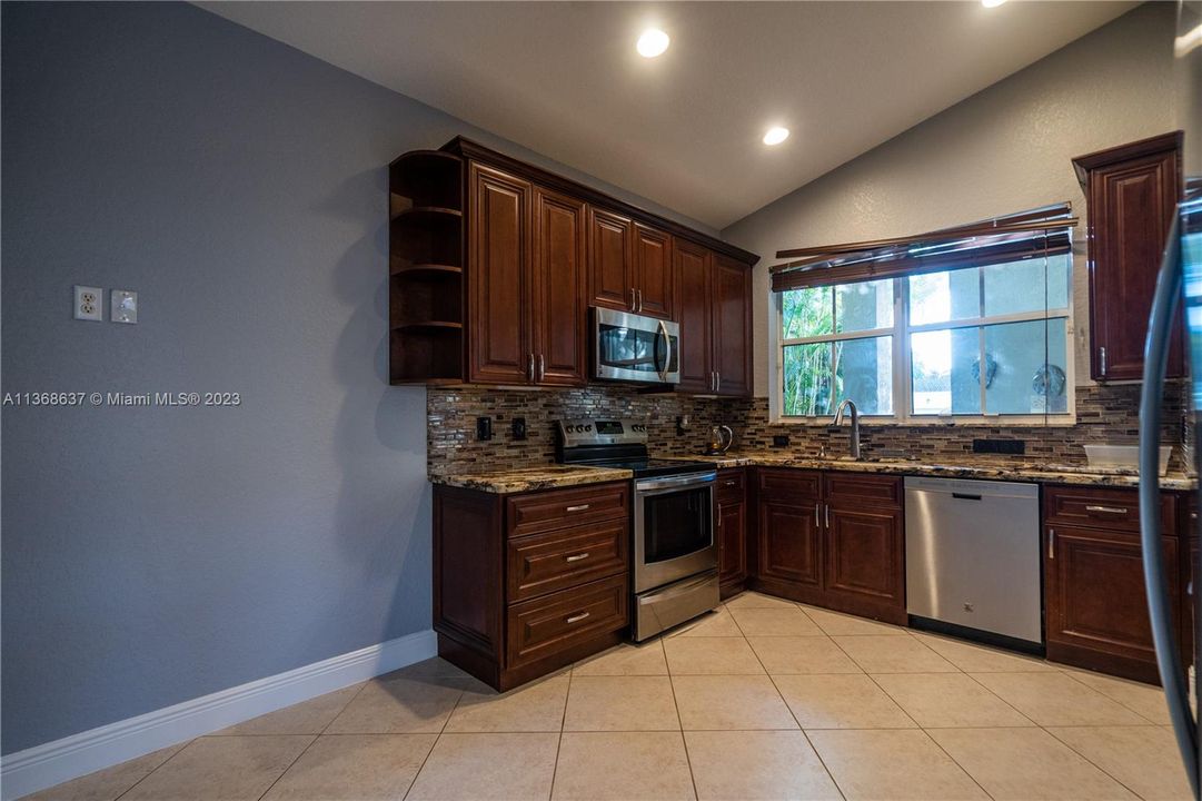 Recently Rented: $4,350 (3 beds, 2 baths, 1839 Square Feet)