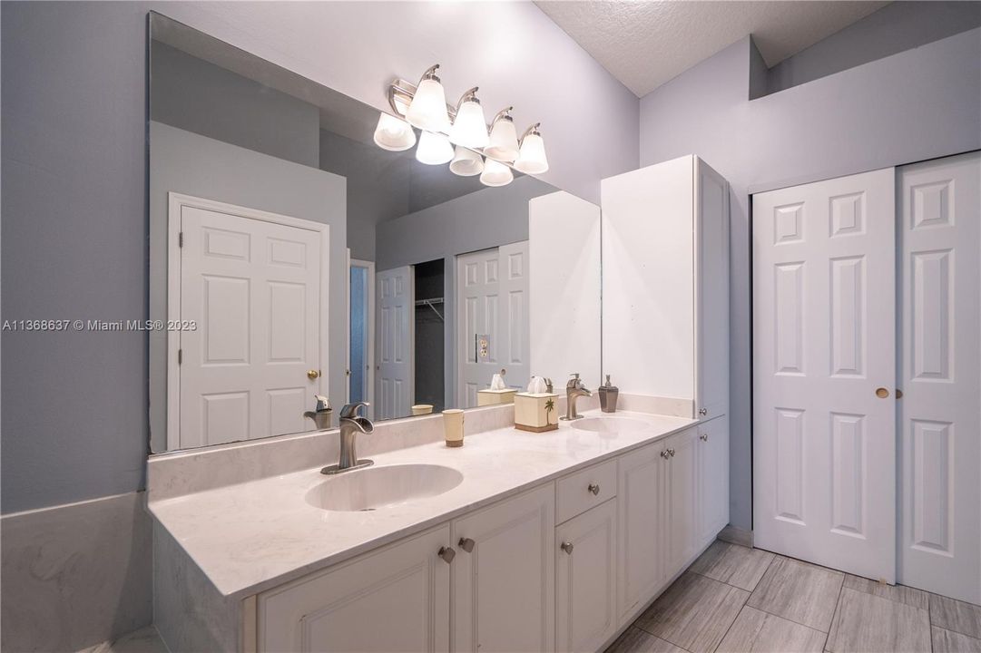 Recently Rented: $4,350 (3 beds, 2 baths, 1839 Square Feet)