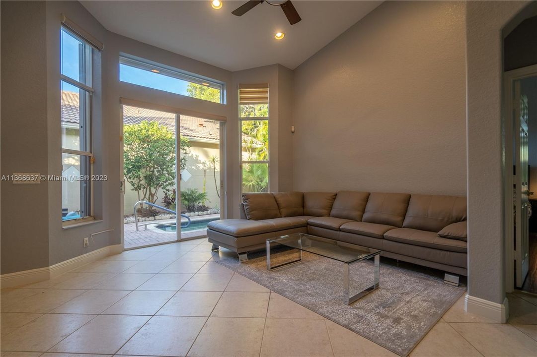 Recently Rented: $4,350 (3 beds, 2 baths, 1839 Square Feet)