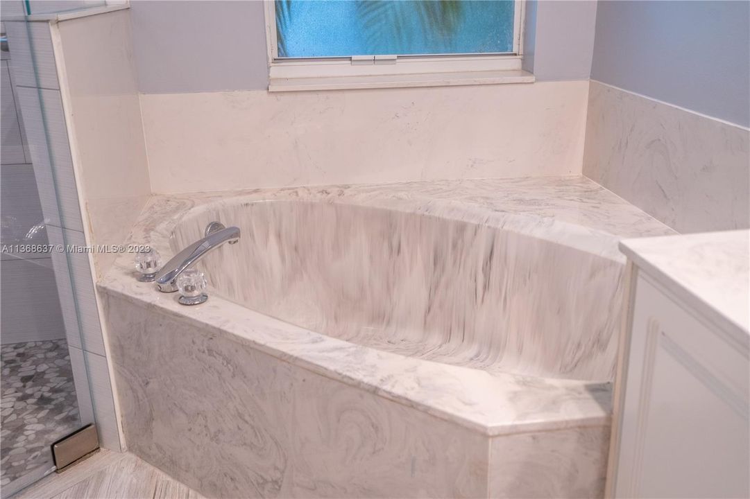 Recently Rented: $4,350 (3 beds, 2 baths, 1839 Square Feet)