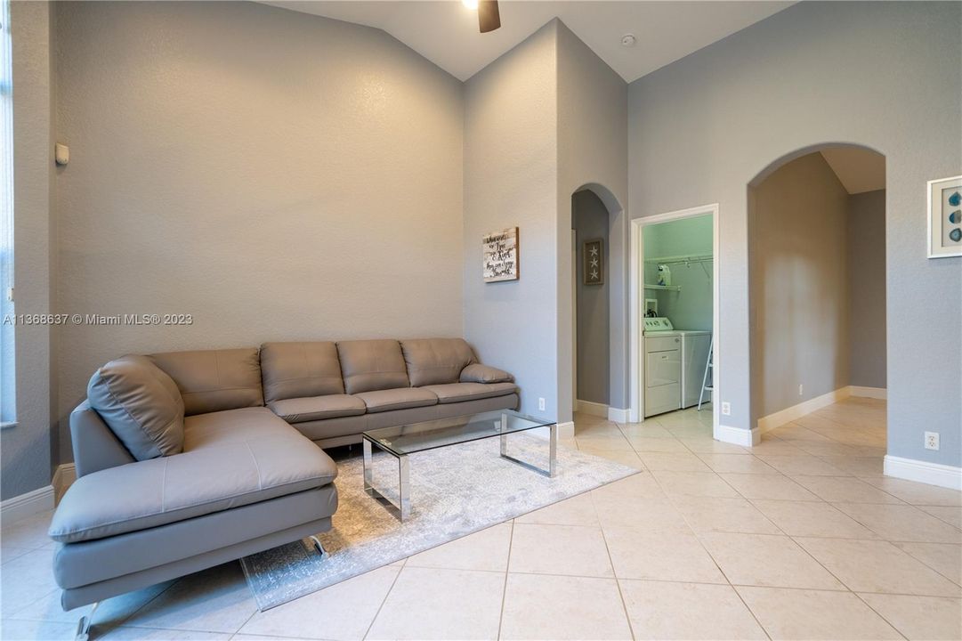 Recently Rented: $4,350 (3 beds, 2 baths, 1839 Square Feet)