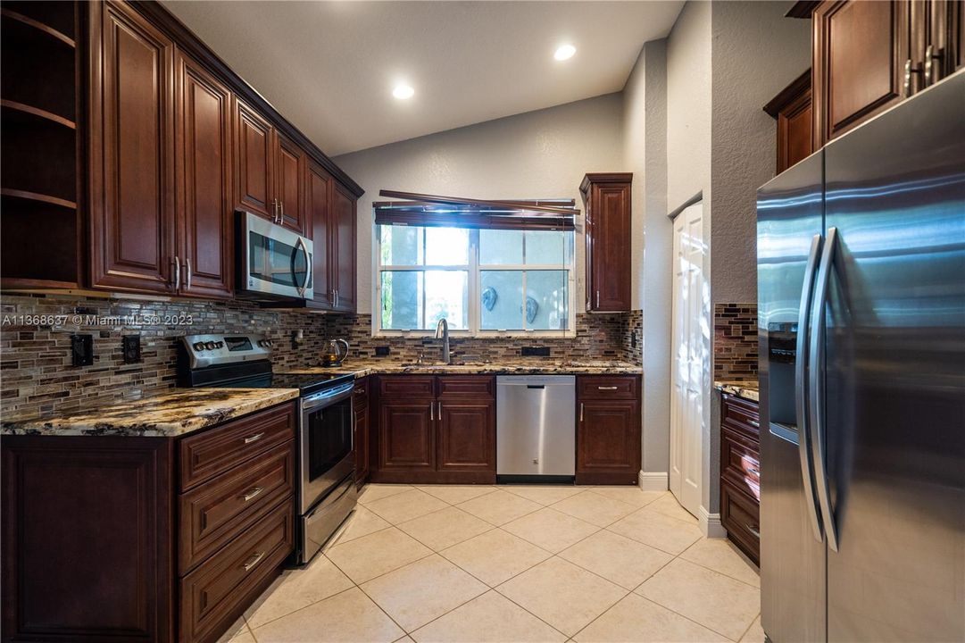 Recently Rented: $4,350 (3 beds, 2 baths, 1839 Square Feet)