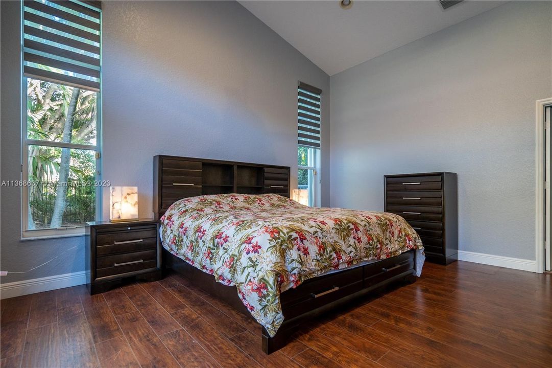 Recently Rented: $4,350 (3 beds, 2 baths, 1839 Square Feet)