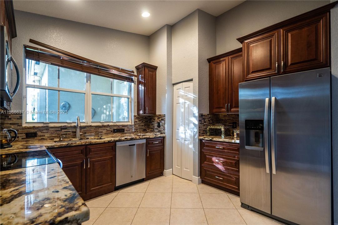 Recently Rented: $4,350 (3 beds, 2 baths, 1839 Square Feet)