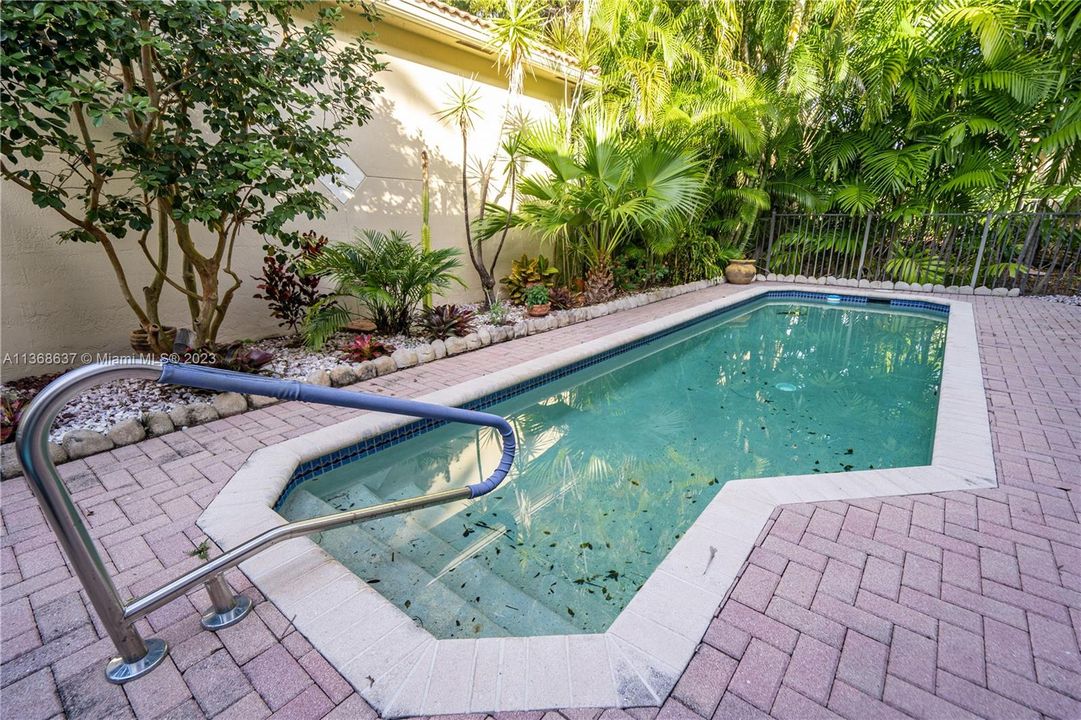 Recently Rented: $4,350 (3 beds, 2 baths, 1839 Square Feet)