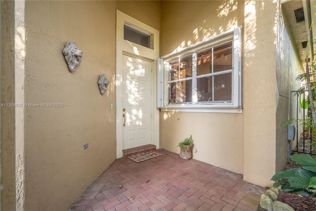 Recently Rented: $4,350 (3 beds, 2 baths, 1839 Square Feet)