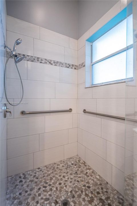 Recently Rented: $4,350 (3 beds, 2 baths, 1839 Square Feet)