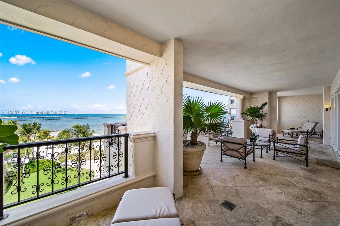Recently Sold: $4,475,000 (2 beds, 2 baths, 2420 Square Feet)