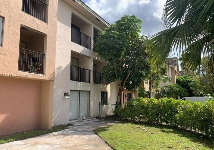 Recently Sold: $175,000 (1 beds, 1 baths, 598 Square Feet)