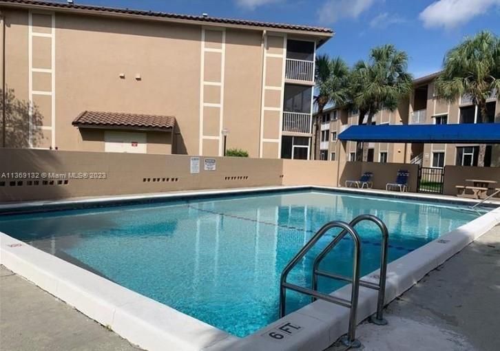 Recently Sold: $175,000 (1 beds, 1 baths, 598 Square Feet)