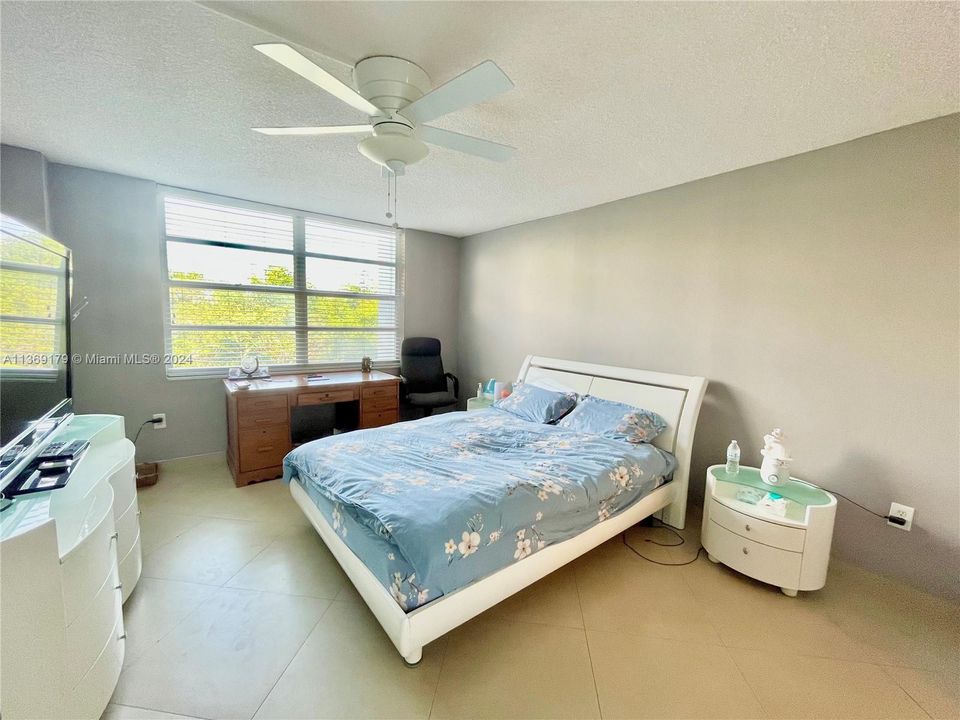 Recently Sold: $250,000 (2 beds, 2 baths, 1058 Square Feet)