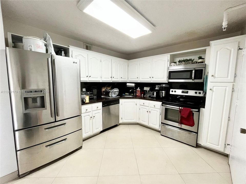 Recently Sold: $250,000 (2 beds, 2 baths, 1058 Square Feet)