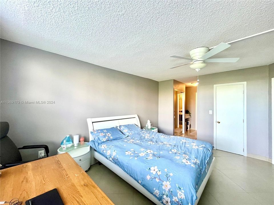 Recently Sold: $250,000 (2 beds, 2 baths, 1058 Square Feet)