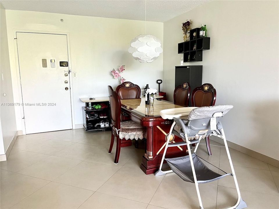 Recently Sold: $250,000 (2 beds, 2 baths, 1058 Square Feet)