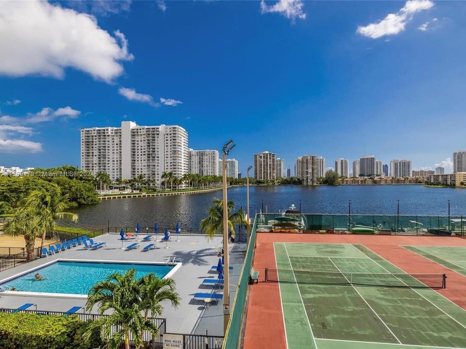 Recently Sold: $250,000 (2 beds, 2 baths, 1058 Square Feet)