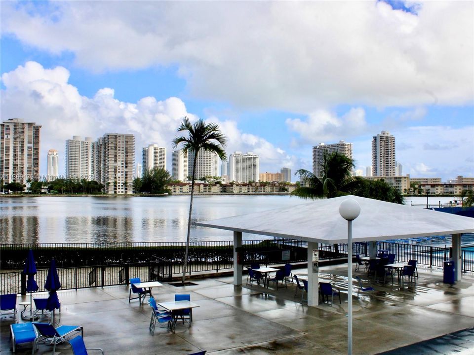 Recently Sold: $250,000 (2 beds, 2 baths, 1058 Square Feet)