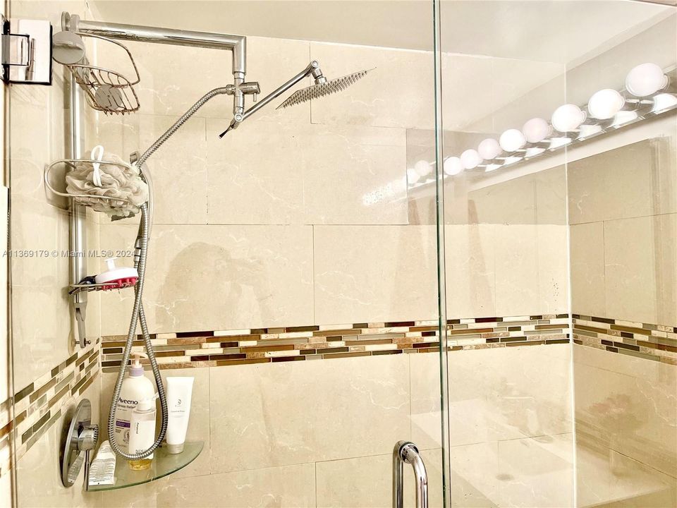 Recently Sold: $250,000 (2 beds, 2 baths, 1058 Square Feet)