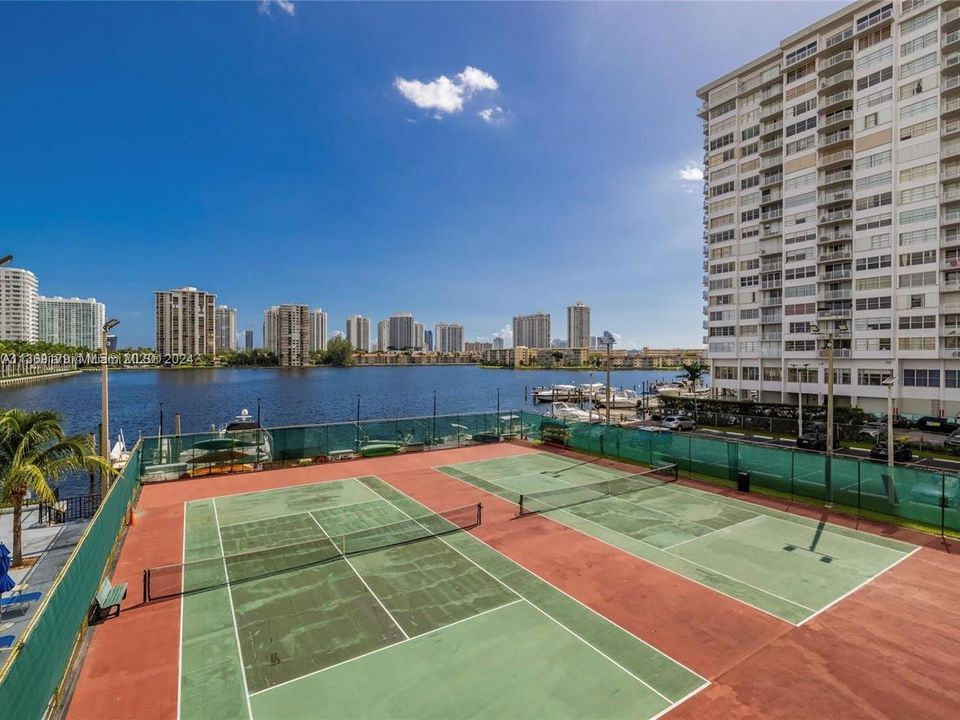 Recently Sold: $250,000 (2 beds, 2 baths, 1058 Square Feet)