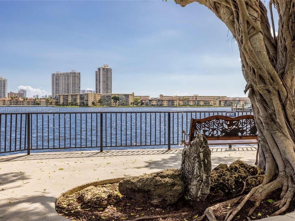 Recently Sold: $250,000 (2 beds, 2 baths, 1058 Square Feet)