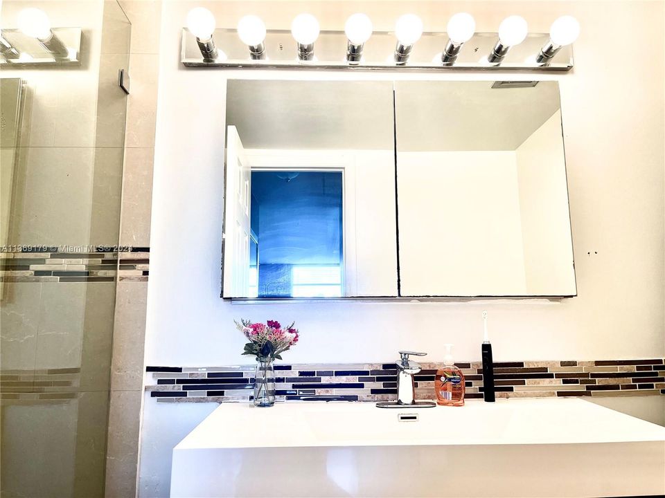 Recently Sold: $250,000 (2 beds, 2 baths, 1058 Square Feet)