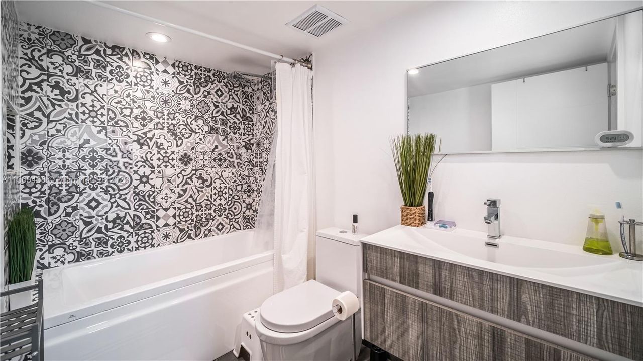 Recently Sold: $459,900 (1 beds, 1 baths, 724 Square Feet)