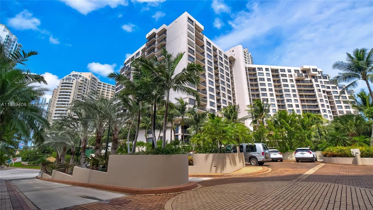 Recently Sold: $459,900 (1 beds, 1 baths, 724 Square Feet)