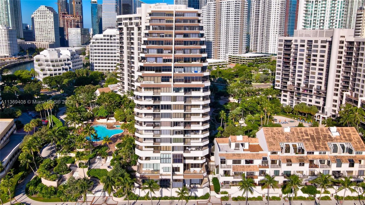 Recently Sold: $459,900 (1 beds, 1 baths, 724 Square Feet)